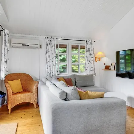 2 Bedroom Pet Friendly In *
